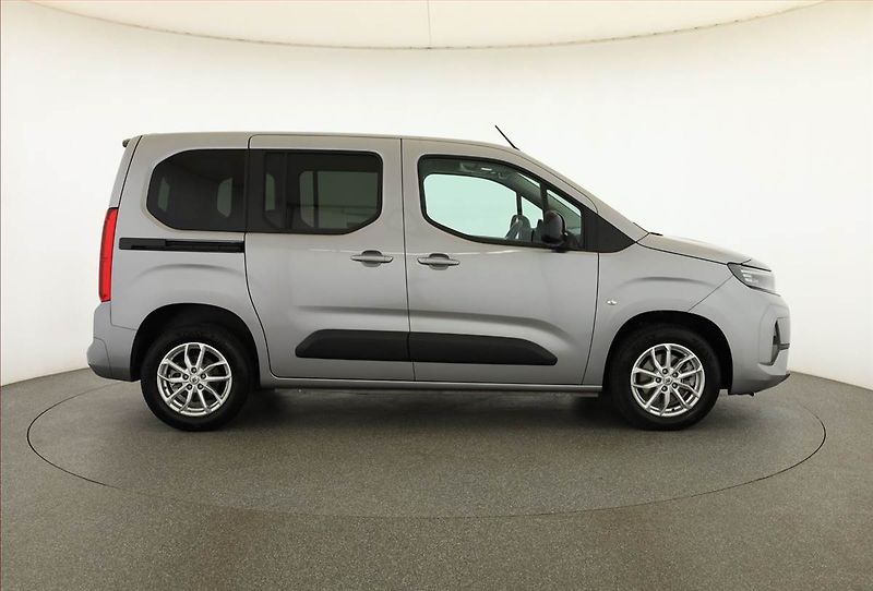 Opel Combo (2025) 1.2 Turbo, 5Míst, ČR, 1Maj - fotka 6 z 19