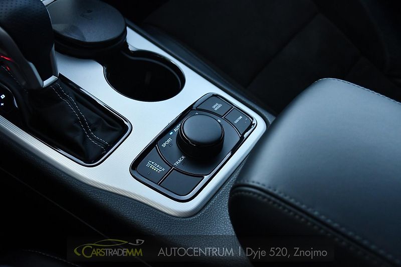 Jeep Grand Cherokee 6.2 V8 TRACKHAWK ČR 1M - fotka 29 z 49