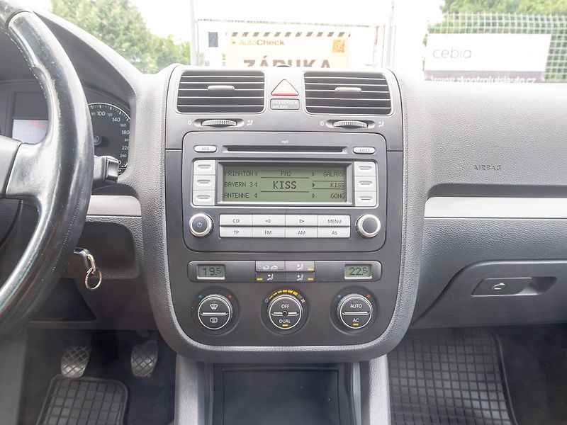 Volkswagen Golf (2008) 1.4TSI 90KW PANO – PO ROZVODEC - fotka 18 z 40
