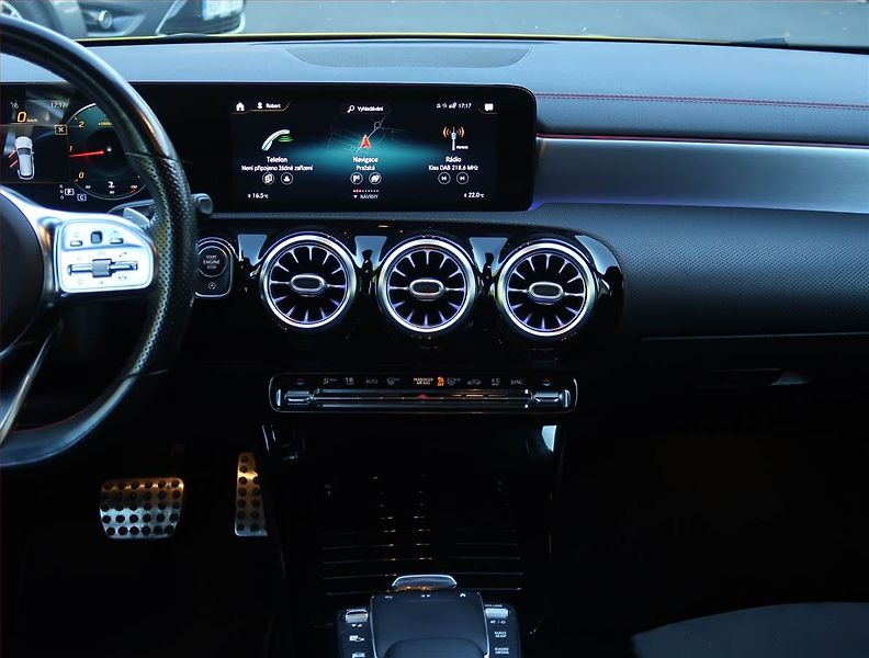 Mercedes-Benz CLA (2020) AMG Paket 200 d - fotka 12 z 21