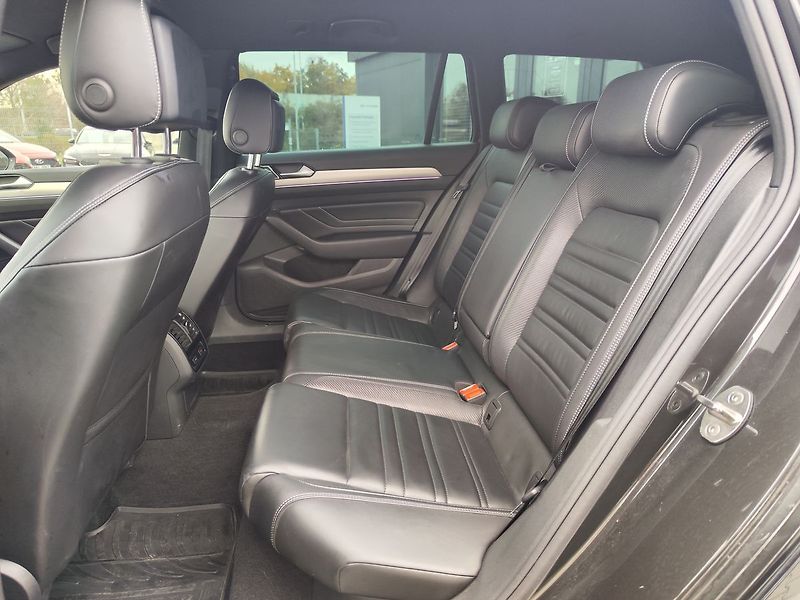 Volkswagen Passat 2.0 TDI/140kW R-Line DSG - fotka 13 z 37
