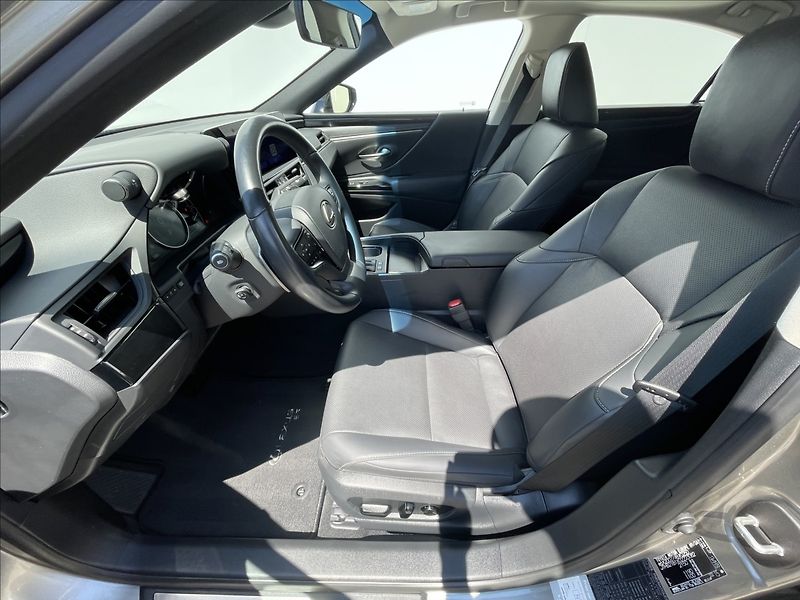 Lexus ES 300h 2,5 Business Edition - fotka 4 z 22