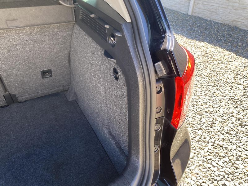 Volkswagen Tiguan 2.0TDi 4x4 135PS GOAL PĚKNÝ!!! - fotka 120 z 166