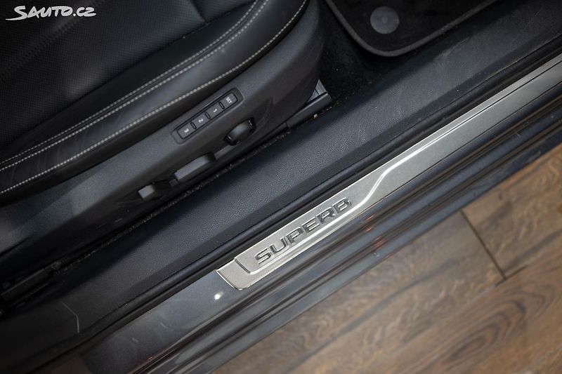 Škoda Superb 2.0 TDI 147 kW 4x4 L&K - fotka 29 z 41