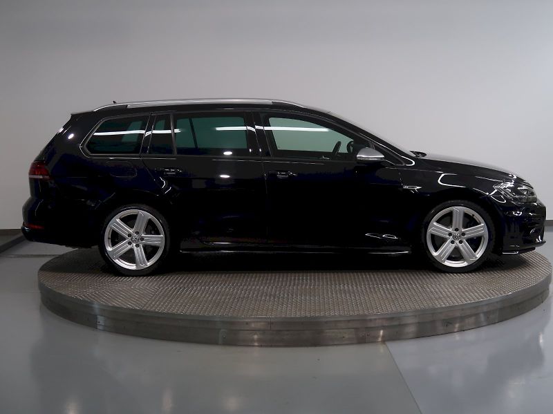 Volkswagen Golf (2020) R 2.0TSI 221KW 4MOT DSG - fotka 8 z 39