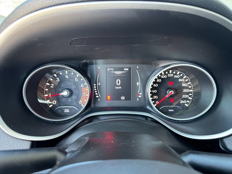 Jeep Compass (2018) 1.4 Multiair Longitude - fotka 21 z 33