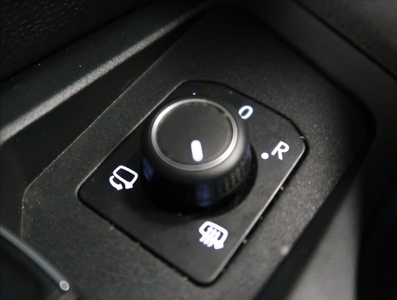 Volkswagen Tiguan 2,0 TDI DSG 4MOTION R-LINE - fotka 23 z 55