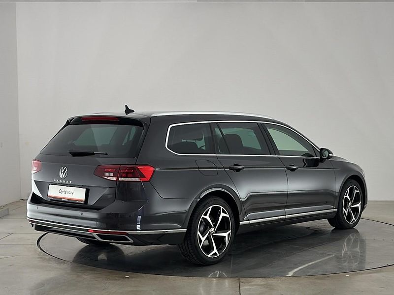 Volkswagen Passat Elegance DSG - fotka 2 z 30
