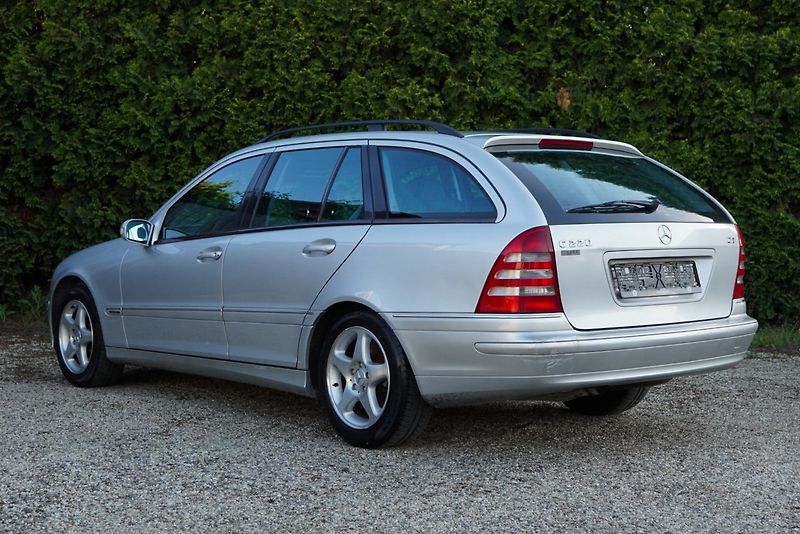 Mercedes-Benz Třídy C (2002) C 220 CDI Avantgarde - fotka 7 z 18