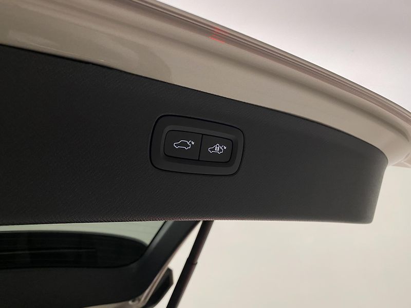 Volvo XC90 (2026) T8 AWD Plug-in DARK PLUS 7m - fotka 24 z 78