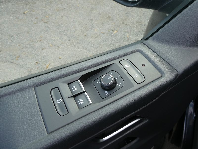 Volkswagen Multivan 2,0 TDi110kW 1.majitel,DSG,4x4 - fotka 34 z 44