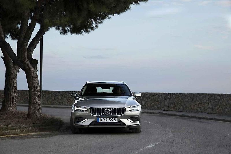 Volvo V60.