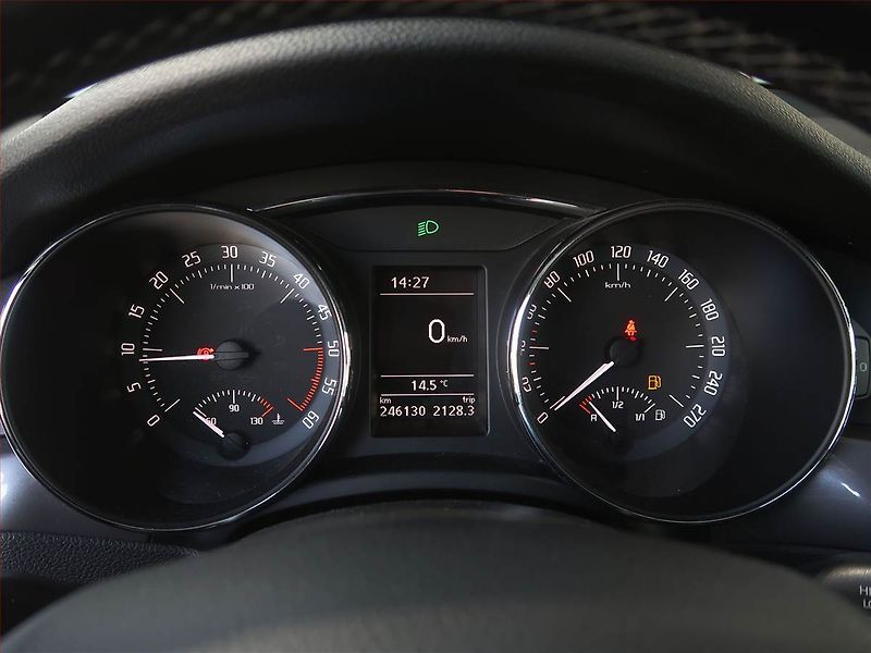 Škoda Superb (2014) 2.0 TDI, Xenony, Tempomat - fotka 11 z 17