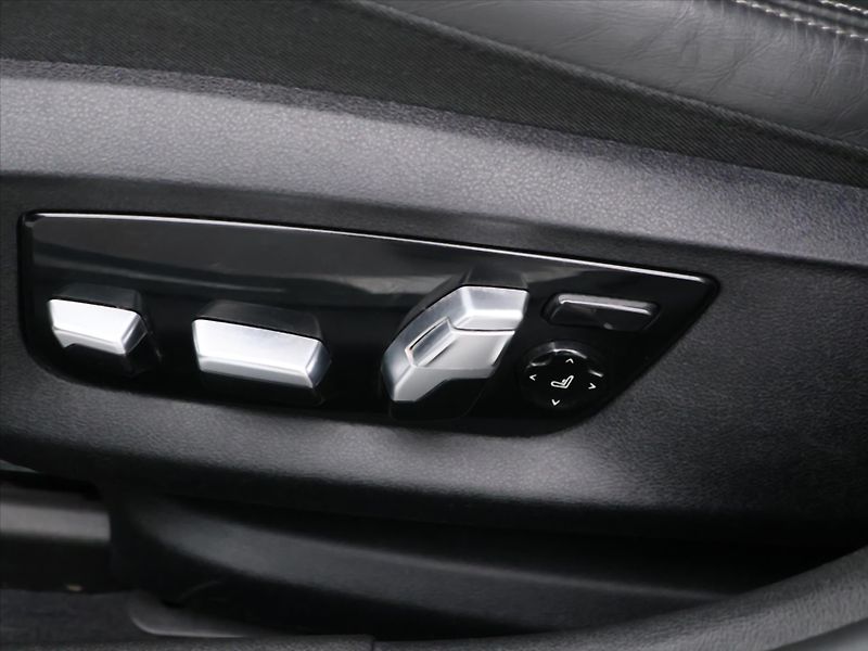 BMW Řada 5 3,0 530d 195kW xDrive CZ - fotka 15 z 37