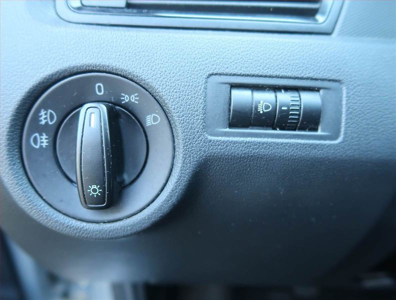Škoda Rapid (2013) Ambition 1.2 TSI - fotka 16 z 16