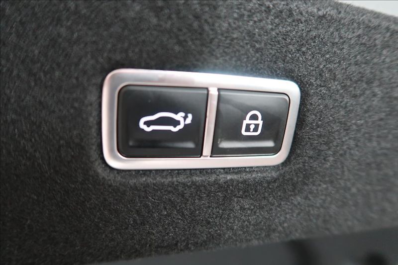 Hyundai Ioniq 6 0,0 POWER 77 kWh 239kW Style - fotka 14 z 21