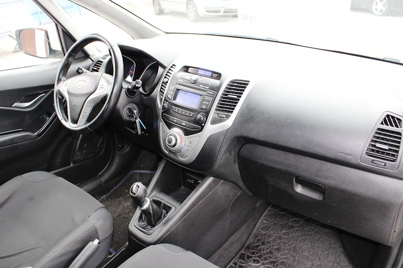 Hyundai ix20 (2015) 1,6 CRDI KLIMA KOUPENO CZ ALU - fotka 14 z 17