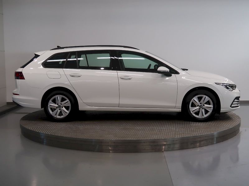 Volkswagen Golf (2022) LIFE VARIANT 1,5TSI 96KW LED A - fotka 8 z 37