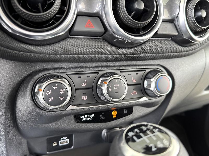 Nissan Juke 1,0DIG-T 114*Kamera*REZERVACE! - fotka 22 z 32