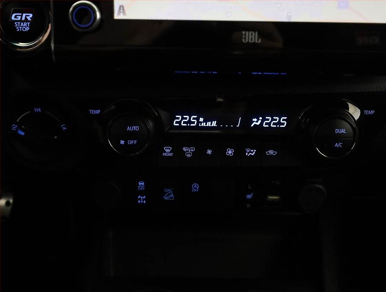 Toyota Hilux (2023) 2.8 D-4D - fotka 13 z 19