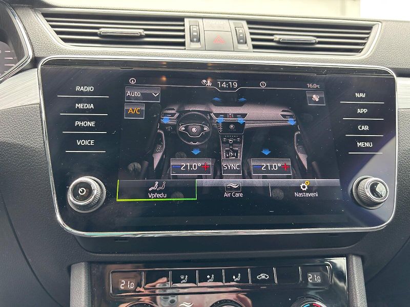 Škoda Superb (2022) GRT AMB TS 110/1.5 M6F - fotka 37 z 42