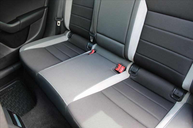 Škoda Octavia 1,6 TDI  TAŽNÉ,JOY - fotka 23 z 27