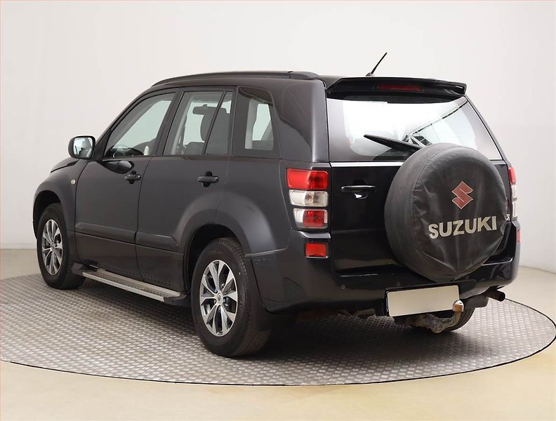 Suzuki Grand Vitara (2006) 2.0, 4X4, Park. senzory - fotka 4 z 17