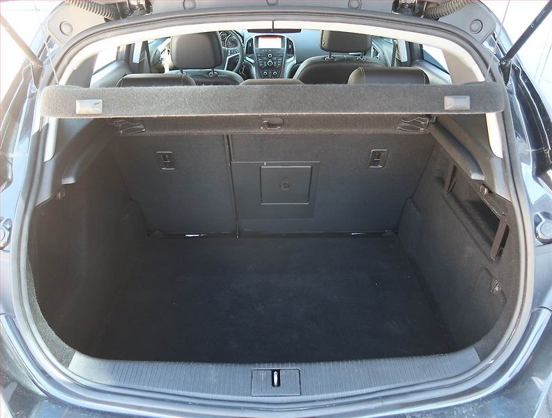 Opel Astra (2014) 1.4 16V, Serv.kniha, Navi - fotka 14 z 17