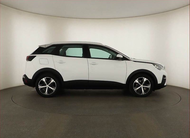 Peugeot 3008 (2018) 1.2 PureTech, ČR,1.maj - fotka 6 z 14