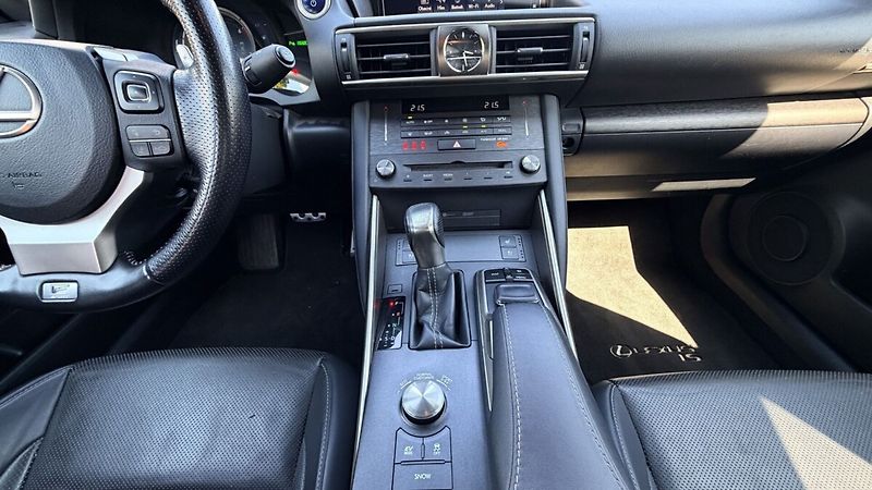 Lexus IS 300h 300H 2,5 F SPORT PLUS - fotka 13 z 26
