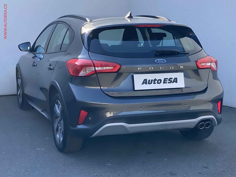 Ford Focus (2019) 1.0EB, Active, navi, park - fotka 6 z 17