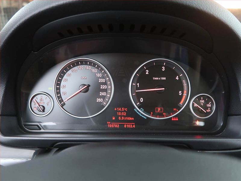BMW Řada 5 (2011) 530d, Automat, Navi, Tempomat - fotka 11 z 22