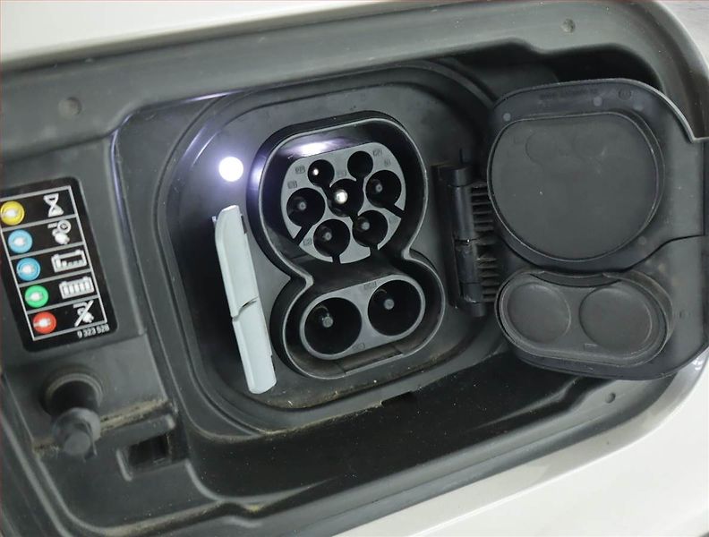 BMW iX3 (2022) 80 kWh, SoH 98% - fotka 18 z 19