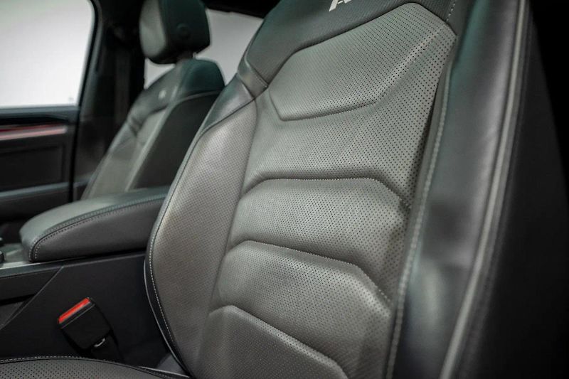 Volkswagen Touareg R-Line 3.0 TDI 210 kW - fotka 11 z 50