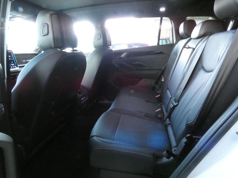 Volkswagen Tayron R-Line People 2,0 TSI 195 kW 4 - fotka 23 z 30