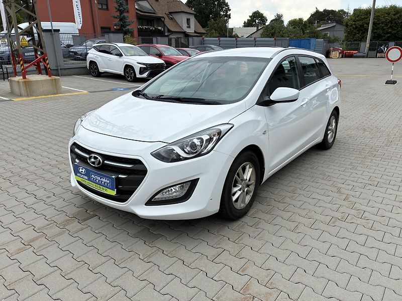 Hyundai i30 1,6i 99kW TAŽNÉ - fotka 7 z 25