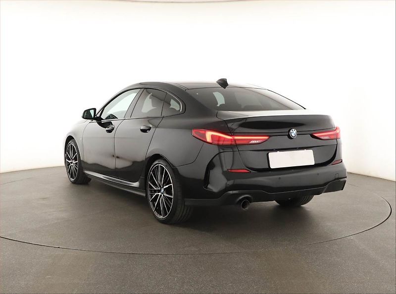 BMW Řada 2 (2021) M Paket 218i Gran Coupé - fotka 4 z 19