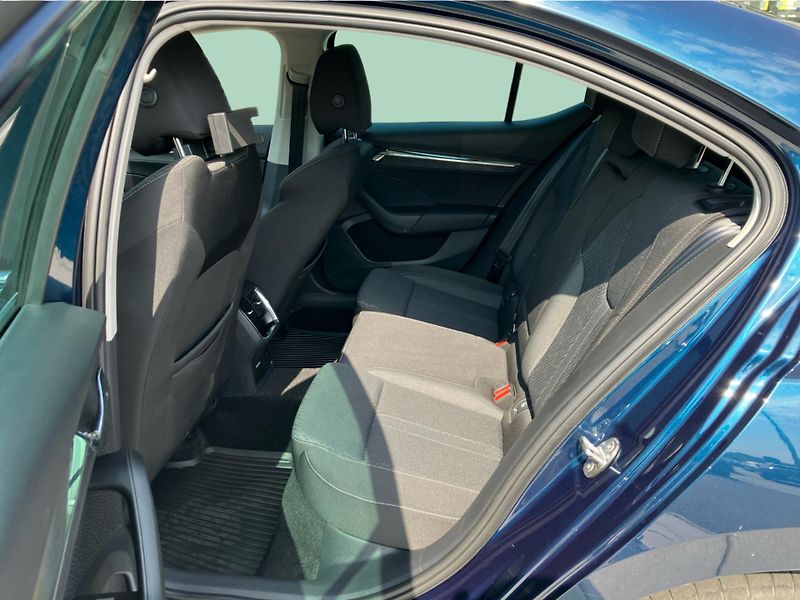 Škoda Octavia 2.0TDi 110kW STYLE PLUS 4x4 DS - fotka 12 z 30