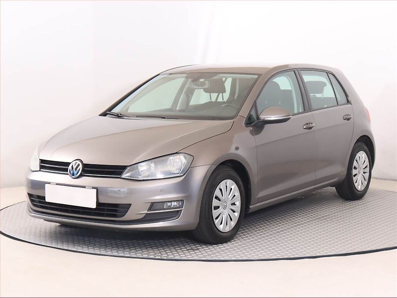 Volkswagen Golf (2013) 1.2 TSI, Serv.kniha, Tempomat - fotka 2 z 17