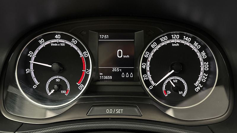 Škoda Fabia 1.0 TSI Ambition Combi - fotka 10 z 24