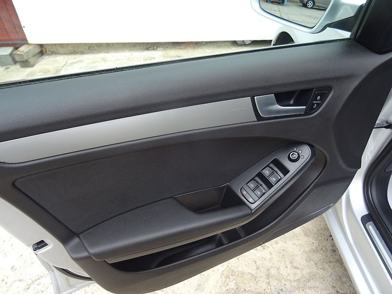 Audi A4 (2012) 2.0TDi,100kW,1maj,S.kniha,ALU - fotka 11 z 20
