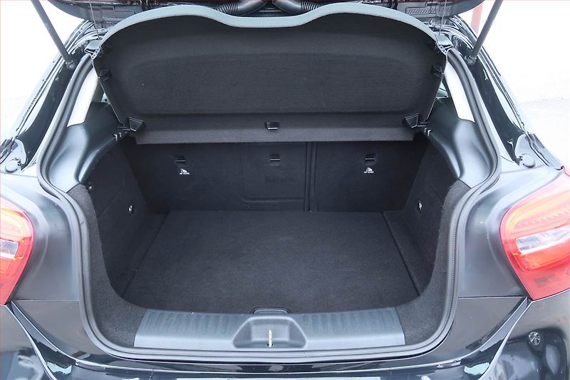 Mercedes-Benz Třídy A (2017) A 200 d, Automat, Navi - fotka 14 z 23