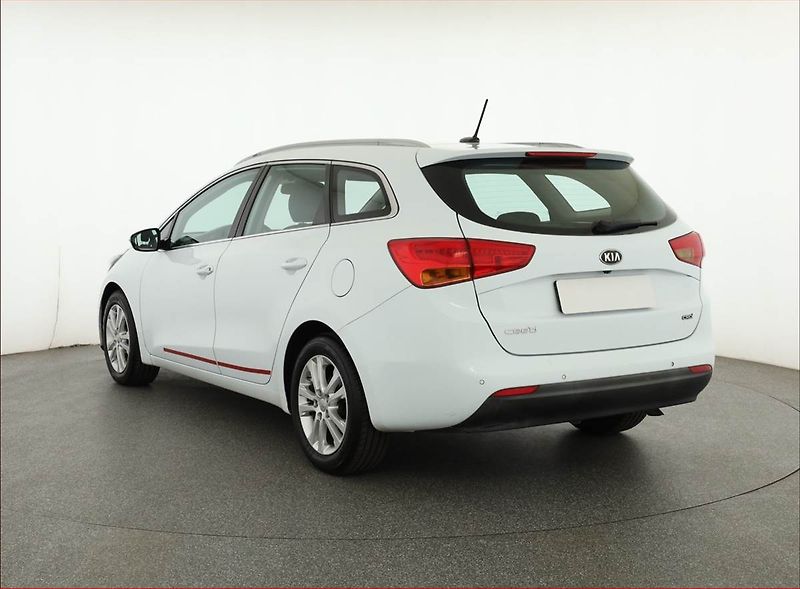 Kia Ceed (2014) 1.6 CRDi, Serv.kniha, nová STK - fotka 4 z 19