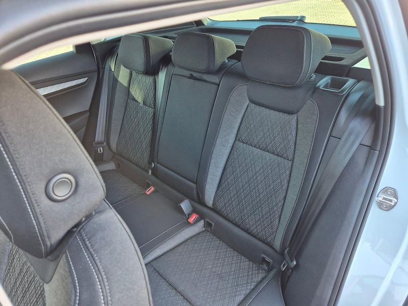 Škoda Karoq (2024) Top Selection 1.5 TSI 110 kW 7 - fotka 17 z 34