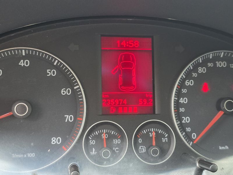 Volkswagen Touran (2006) 2.0i 80kw CNG Benzin  - fotka 13 z 19
