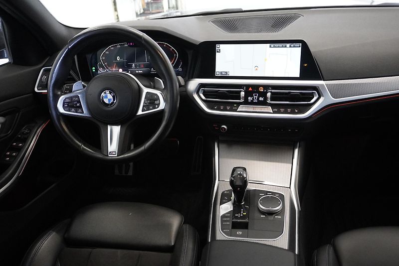 BMW Řada 3 2.0D 140kW M-SPORT,X-DRIVE - fotka 22 z 28