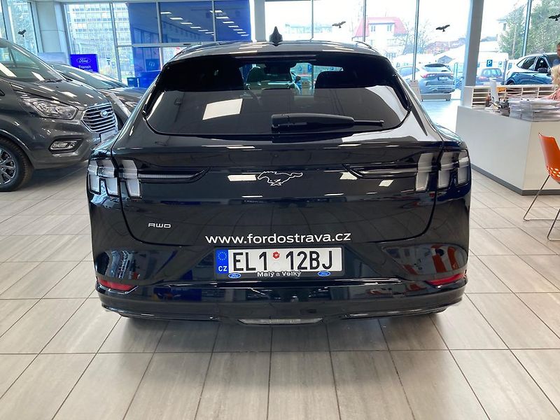 Ford Mustang Mach-E (2023) Premium 351k 99 kWh 5D - fotka 4 z 23