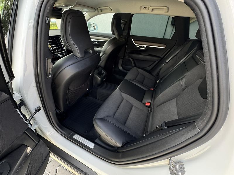 Volvo V90 CC D4 AWD/TZ/pneu REZERVACE - fotka 19 z 50