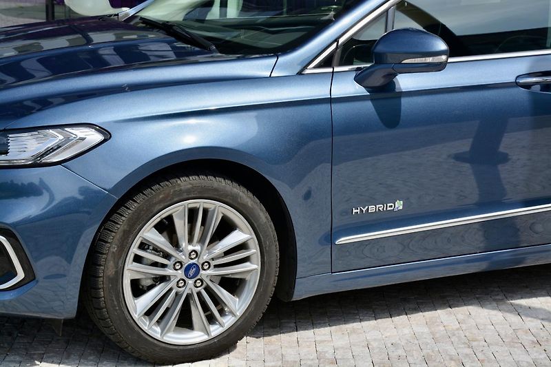Ford Mondeo (2020) 2.0 187ps Hybrid ecvT VIGNALE  - fotka 18 z 40