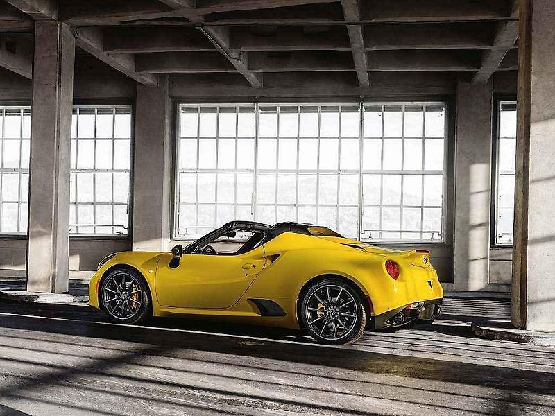 Alfa Romeo 4C Spider.